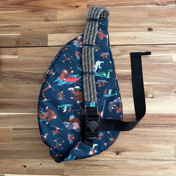 KAVU Rope Sling Bag RARE Bigfoot Yeti Skiing Print NEW - Picture 6 of 7